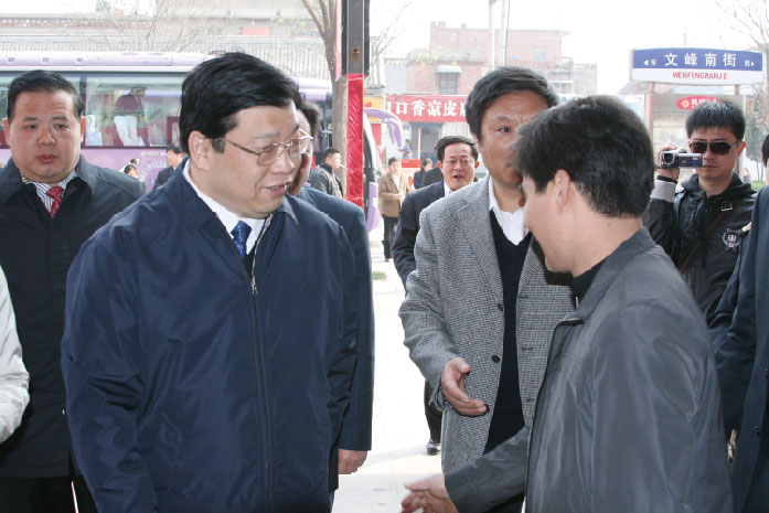 2010年安阳市原市委书记张广智、市长马林青莅临z6尊龙凯时·中国官方网站总部视察工作
